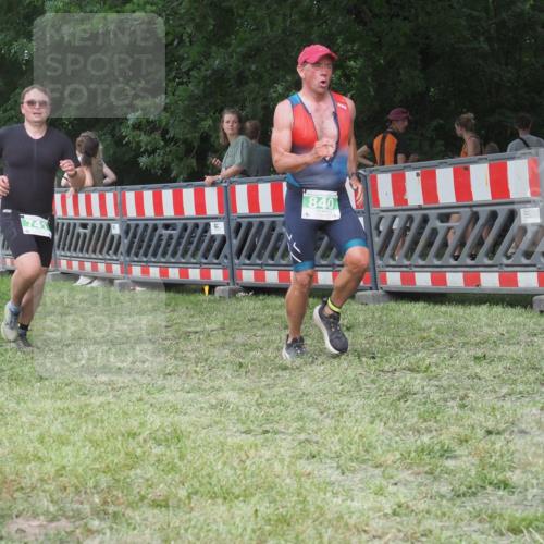 21.06.2025 - 27. Vierlanden-Triathlon KatJ http://msf.ph/oto/8020716 15.06.2025 13:20:21 Ziel 641, 678, 688, 694, 709, 741, 840 meine-sportfotos.de