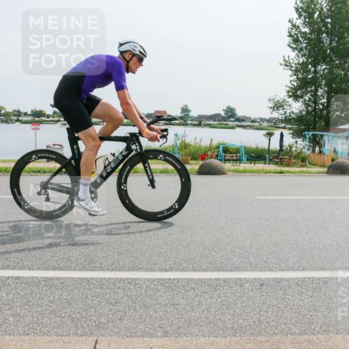 15.06.2025 - 27. Vierlanden-Triathlon H.Heesch http://msf.ph/oto/8020724 15.06.2025 10:26:47 Radfahren 12, 162, 194, 445, 526, 547 meine-sportfotos.de