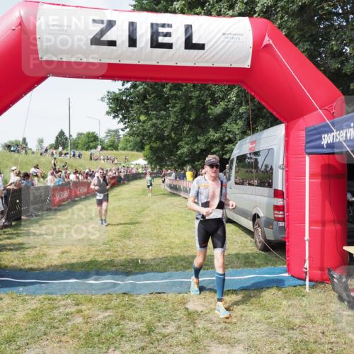 21.06.2025 - 27. Vierlanden-Triathlon MichiJ http://msf.ph/oto/8020745 15.06.2026 11:36:16 Ziel 378, 403 meine-sportfotos.de