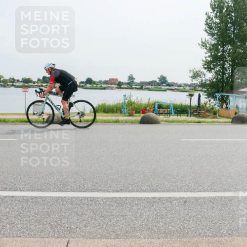 15.06.2025 - 27. Vierlanden-Triathlon H.Heesch http://msf.ph/oto/8020772 15.06.2025 10:26:59 Radfahren 35, 479, 537, 557, 562, 575, 588 meine-sportfotos.de