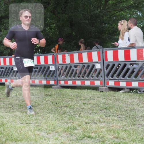 21.06.2025 - 27. Vierlanden-Triathlon KatJ http://msf.ph/oto/8020792 15.06.2025 13:20:22 Ziel 641, 678, 688, 694, 709, 741, 840 meine-sportfotos.de