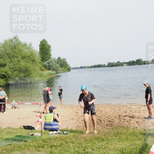 21.06.2025 - 27. Vierlanden-Triathlon MichiJ http://msf.ph/oto/8020796 15.06.2026 10:23:17 Schwimmen 531 meine-sportfotos.de