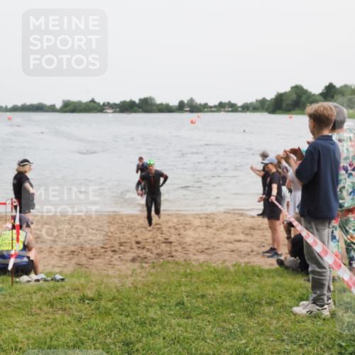 21.06.2025 - 27. Vierlanden-Triathlon MichiJ http://msf.ph/oto/8020812 15.06.2026 10:50:37 Schwimmen 753, 767 meine-sportfotos.de