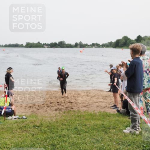 21.06.2025 - 27. Vierlanden-Triathlon MichiJ http://msf.ph/oto/8020816 15.06.2026 10:50:37 Schwimmen 753, 767 meine-sportfotos.de