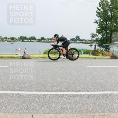 21.06.2025 - 27. Vierlanden-Triathlon H.Heesch http://msf.ph/oto/8020820 15.06.2025 12:04:23 Radfahren 792, 804, 901, 904, 954 meine-sportfotos.de