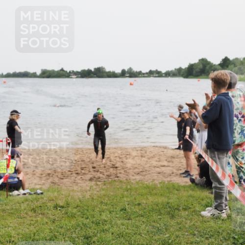 21.06.2025 - 27. Vierlanden-Triathlon MichiJ http://msf.ph/oto/8020824 15.06.2026 10:50:37 Schwimmen 753, 767 meine-sportfotos.de