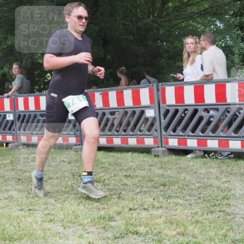 21.06.2025 - 27. Vierlanden-Triathlon KatJ http://msf.ph/oto/8020828 15.06.2025 13:20:23 Ziel 641, 678, 688, 694, 709, 741, 840 meine-sportfotos.de