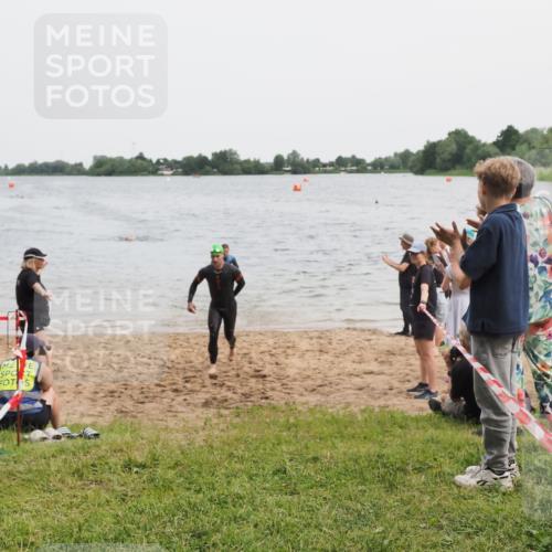 21.06.2025 - 27. Vierlanden-Triathlon MichiJ http://msf.ph/oto/8020831 15.06.2026 10:50:38 Schwimmen 753, 767 meine-sportfotos.de