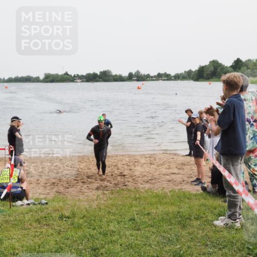 21.06.2025 - 27. Vierlanden-Triathlon MichiJ http://msf.ph/oto/8020839 15.06.2026 10:50:38 Schwimmen 753, 767 meine-sportfotos.de