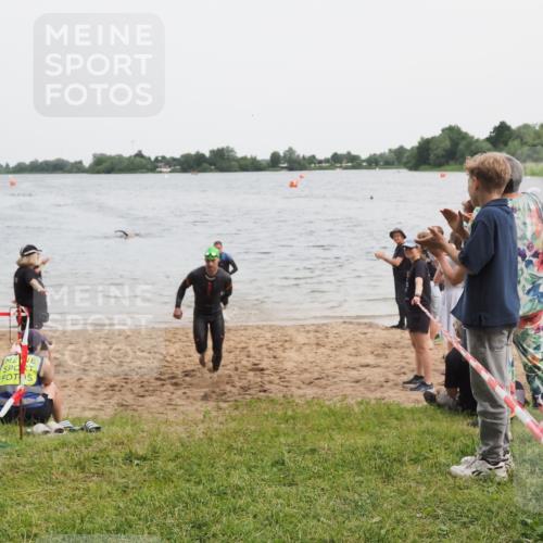 21.06.2025 - 27. Vierlanden-Triathlon MichiJ http://msf.ph/oto/8020846 15.06.2026 10:50:38 Schwimmen 753, 767 meine-sportfotos.de