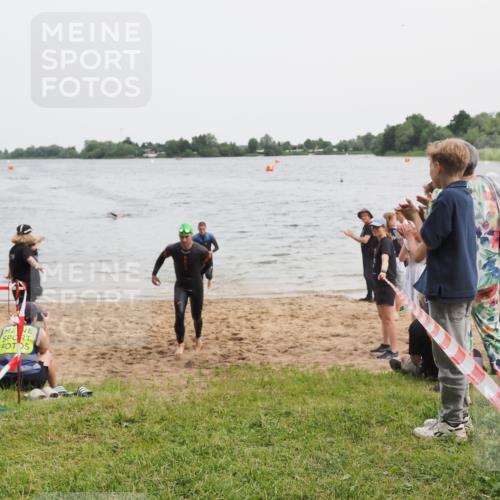 21.06.2025 - 27. Vierlanden-Triathlon MichiJ http://msf.ph/oto/8020850 15.06.2026 10:50:38 Schwimmen 753, 767 meine-sportfotos.de
