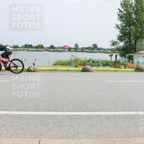 21.06.2025 - 27. Vierlanden-Triathlon H.Heesch http://msf.ph/oto/8020851 15.06.2025 12:04:23 Radfahren 792, 804, 901, 904, 954 meine-sportfotos.de