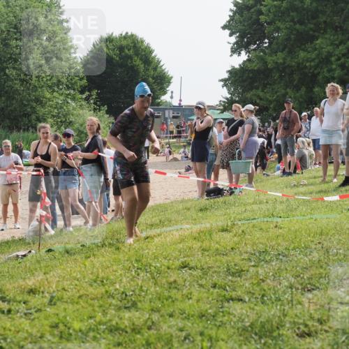 15.06.2025 - 27. Vierlanden-Triathlon KatJ http://msf.ph/oto/8020860 15.06.2025 10:23:20 Schwimmen 531 meine-sportfotos.de