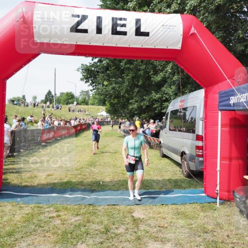 21.06.2025 - 27. Vierlanden-Triathlon MichiJ http://msf.ph/oto/8020872 15.06.2026 11:36:24 Ziel 247, 378, 472 meine-sportfotos.de