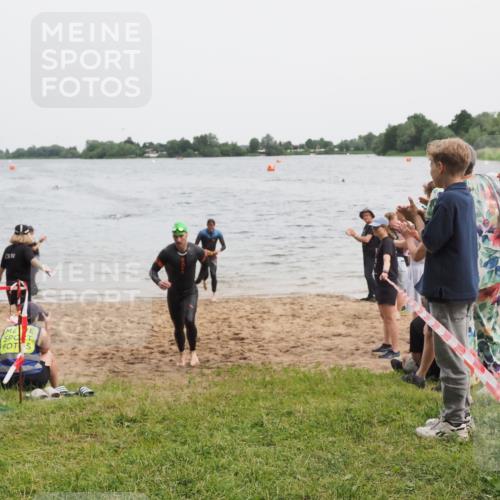21.06.2025 - 27. Vierlanden-Triathlon MichiJ http://msf.ph/oto/8020878 15.06.2026 10:50:38 Schwimmen 753, 767 meine-sportfotos.de