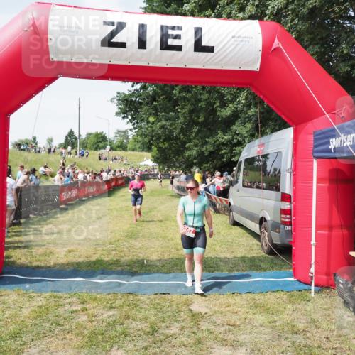 21.06.2025 - 27. Vierlanden-Triathlon MichiJ http://msf.ph/oto/8020888 15.06.2026 11:36:25 Ziel 247, 378, 472 meine-sportfotos.de