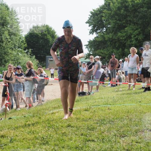 15.06.2025 - 27. Vierlanden-Triathlon KatJ http://msf.ph/oto/8020910 15.06.2025 10:23:22 Schwimmen 531 meine-sportfotos.de