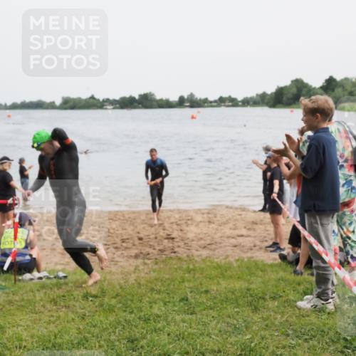 21.06.2025 - 27. Vierlanden-Triathlon MichiJ http://msf.ph/oto/8020932 15.06.2026 10:50:39 Schwimmen 753, 767 meine-sportfotos.de