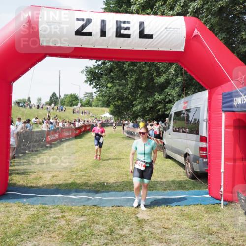 21.06.2025 - 27. Vierlanden-Triathlon MichiJ http://msf.ph/oto/8020934 15.06.2026 11:36:25 Ziel 247, 378, 472 meine-sportfotos.de