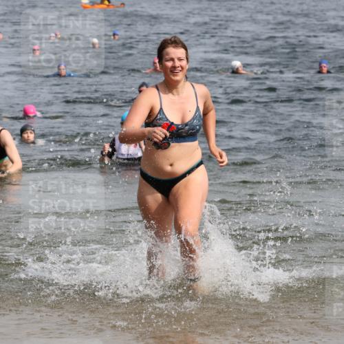 15.06.2025 - 27. Vierlanden-Triathlon Lena Gebhardt http://msf.ph/oto/8020941 15.06.2025 10:18:13 Schwimmen 515, 535, 550, 568, 586, 629 meine-sportfotos.de
