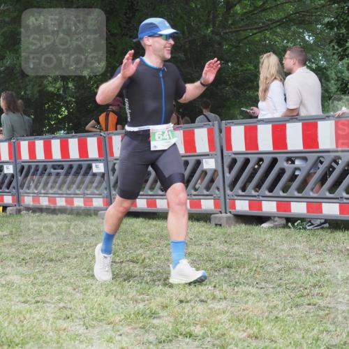21.06.2025 - 27. Vierlanden-Triathlon KatJ http://msf.ph/oto/8020942 15.06.2025 13:20:24 Ziel 641, 678, 688, 694, 709, 741 meine-sportfotos.de