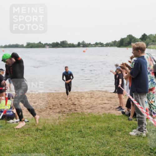 21.06.2025 - 27. Vierlanden-Triathlon MichiJ http://msf.ph/oto/8020947 15.06.2026 10:50:39 Schwimmen 753, 767 meine-sportfotos.de