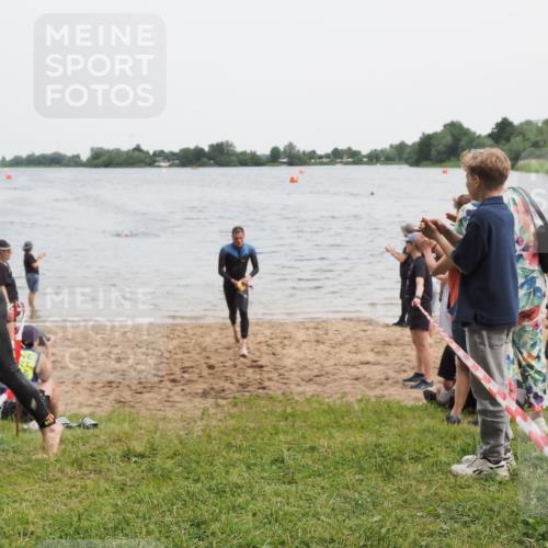 21.06.2025 - 27. Vierlanden-Triathlon MichiJ http://msf.ph/oto/8020953 15.06.2026 10:50:40 Schwimmen 753, 767 meine-sportfotos.de
