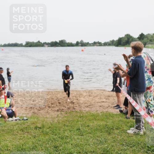 21.06.2025 - 27. Vierlanden-Triathlon MichiJ http://msf.ph/oto/8020960 15.06.2026 10:50:40 Schwimmen 753, 767 meine-sportfotos.de