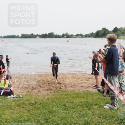 21.06.2025 - 27. Vierlanden-Triathlon MichiJ http://msf.ph/oto/8020964 15.06.2026 10:50:40 Schwimmen 753, 767 meine-sportfotos.de
