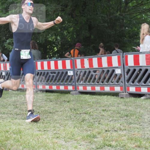 21.06.2025 - 27. Vierlanden-Triathlon KatJ http://msf.ph/oto/8020978 15.06.2025 13:20:25 Ziel 641, 678, 688, 694, 709 meine-sportfotos.de