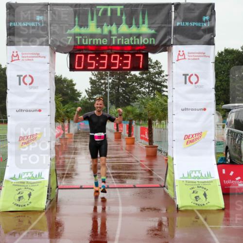 15.06.2025 - 7 Türme Triathlon Michael Strokosch http://msf.ph/oto/8020996 15.06.2025 15:39:37 Ziel 228 meine-sportfotos.de