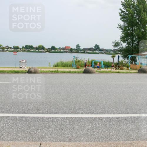21.06.2025 - 27. Vierlanden-Triathlon H.Heesch http://msf.ph/oto/8021007 15.06.2025 12:04:28 Radfahren 725, 833, 901, 904, 954 meine-sportfotos.de
