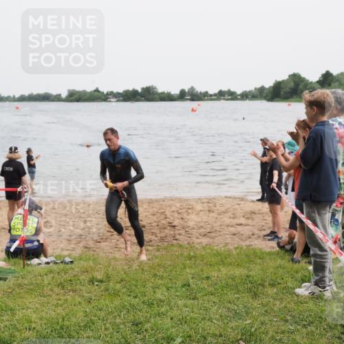 21.06.2025 - 27. Vierlanden-Triathlon MichiJ http://msf.ph/oto/8021016 15.06.2026 10:50:41 Schwimmen 753, 767 meine-sportfotos.de