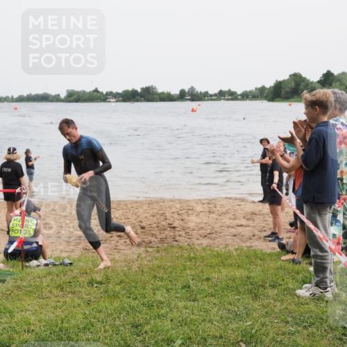 21.06.2025 - 27. Vierlanden-Triathlon MichiJ http://msf.ph/oto/8021029 15.06.2026 10:50:42 Schwimmen 753, 767 meine-sportfotos.de