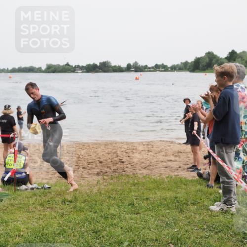 21.06.2025 - 27. Vierlanden-Triathlon MichiJ http://msf.ph/oto/8021036 15.06.2026 10:50:42 Schwimmen 753, 767 meine-sportfotos.de