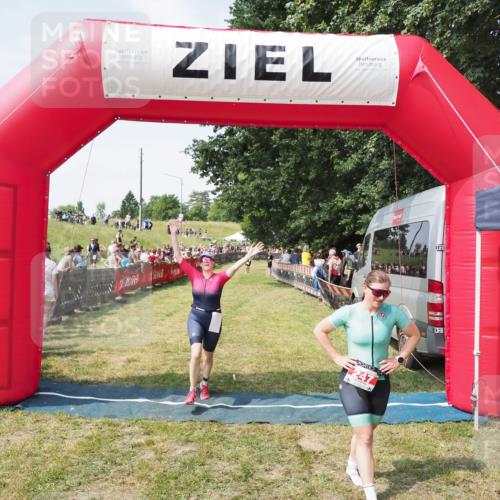 21.06.2025 - 27. Vierlanden-Triathlon MichiJ http://msf.ph/oto/8021042 15.06.2026 11:36:26 Ziel 247, 472 meine-sportfotos.de