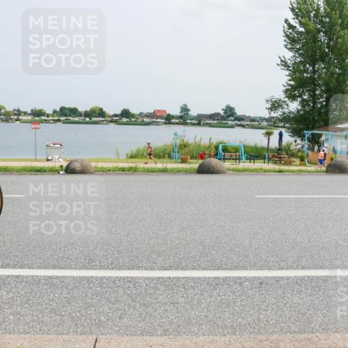 21.06.2025 - 27. Vierlanden-Triathlon H.Heesch http://msf.ph/oto/8021053 15.06.2025 12:04:31 Radfahren 725, 833 meine-sportfotos.de