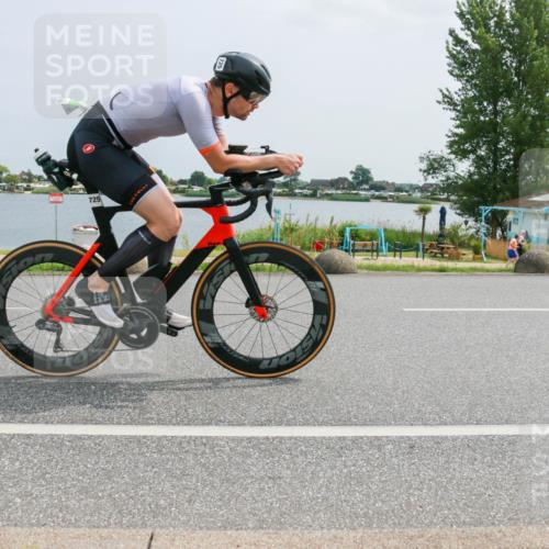 21.06.2025 - 27. Vierlanden-Triathlon H.Heesch http://msf.ph/oto/8021059 15.06.2025 12:04:32 Radfahren 725, 833 meine-sportfotos.de