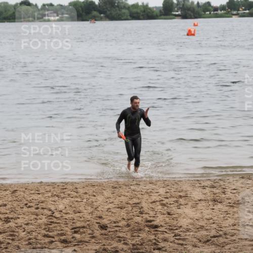 21.06.2025 - 27. Vierlanden-Triathlon MichiJ http://msf.ph/oto/8021061 15.06.2026 10:51:02 Schwimmen 775 meine-sportfotos.de