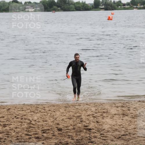 21.06.2025 - 27. Vierlanden-Triathlon MichiJ http://msf.ph/oto/8021065 15.06.2026 10:51:02 Schwimmen 775 meine-sportfotos.de