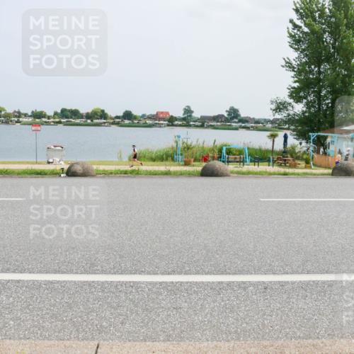 21.06.2025 - 27. Vierlanden-Triathlon H.Heesch http://msf.ph/oto/8021067 15.06.2025 12:04:32 Radfahren 725, 833 meine-sportfotos.de