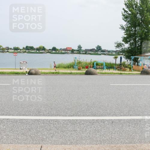 21.06.2025 - 27. Vierlanden-Triathlon H.Heesch http://msf.ph/oto/8021074 15.06.2025 12:04:32 Radfahren 725, 833 meine-sportfotos.de