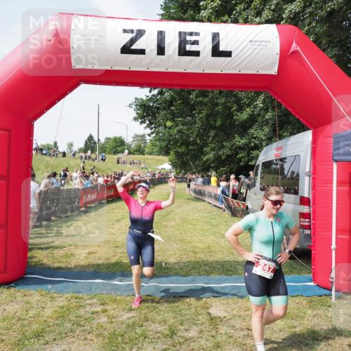 21.06.2025 - 27. Vierlanden-Triathlon MichiJ http://msf.ph/oto/8021078 15.06.2026 11:36:27 Ziel 247, 472 meine-sportfotos.de