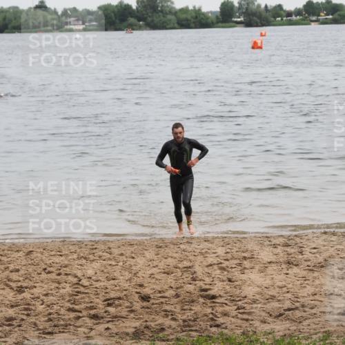 21.06.2025 - 27. Vierlanden-Triathlon MichiJ http://msf.ph/oto/8021083 15.06.2026 10:51:03 Schwimmen 775 meine-sportfotos.de