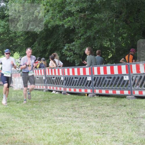 21.06.2025 - 27. Vierlanden-Triathlon KatJ http://msf.ph/oto/8021093 15.06.2025 13:20:28 Ziel 688, 694, 709 meine-sportfotos.de