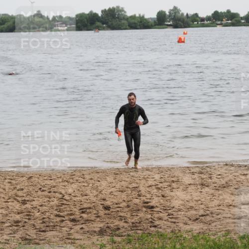 21.06.2025 - 27. Vierlanden-Triathlon MichiJ http://msf.ph/oto/8021097 15.06.2026 10:51:03 Schwimmen 775 meine-sportfotos.de