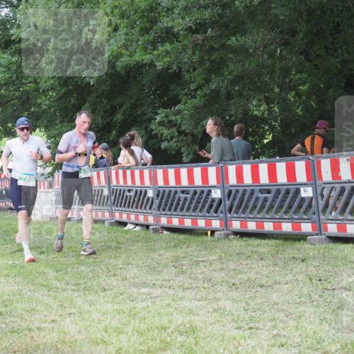 21.06.2025 - 27. Vierlanden-Triathlon KatJ http://msf.ph/oto/8021108 15.06.2025 13:20:28 Ziel 688, 694, 709 meine-sportfotos.de