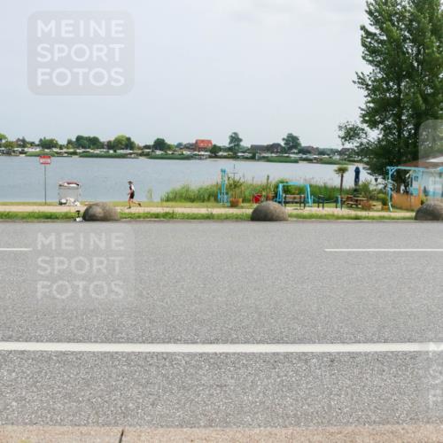 21.06.2025 - 27. Vierlanden-Triathlon H.Heesch http://msf.ph/oto/8021111 15.06.2025 12:04:33 Radfahren 725, 833 meine-sportfotos.de
