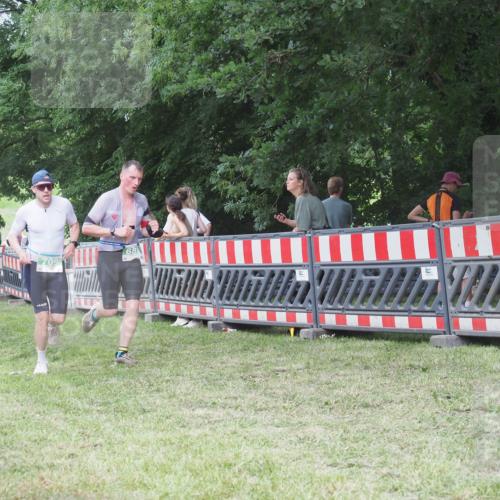 21.06.2025 - 27. Vierlanden-Triathlon KatJ http://msf.ph/oto/8021120 15.06.2025 13:20:28 Ziel 688, 694, 709 meine-sportfotos.de