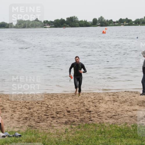 21.06.2025 - 27. Vierlanden-Triathlon MichiJ http://msf.ph/oto/8021129 15.06.2026 10:51:04 Schwimmen 775 meine-sportfotos.de